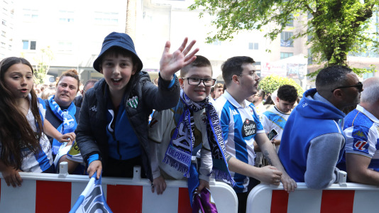 La afición del Dépor se citó en Riazor horas antes del partido ante el Andorra para recibir al equipo