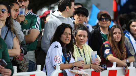 La afición del Dépor se citó en Riazor horas antes del encuentro ante el Andorra para recibir al equipo