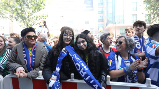 La afición del Dépor se citó en Riazor horas antes del encuentro ante el Andorra para recibir al equipo