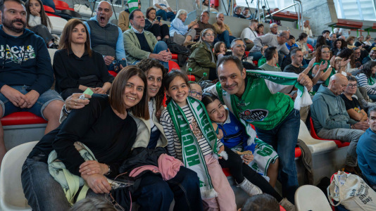 La afición verdiblanca animó el Palacio de los Deportes de Riazor en el primer partido del playoff