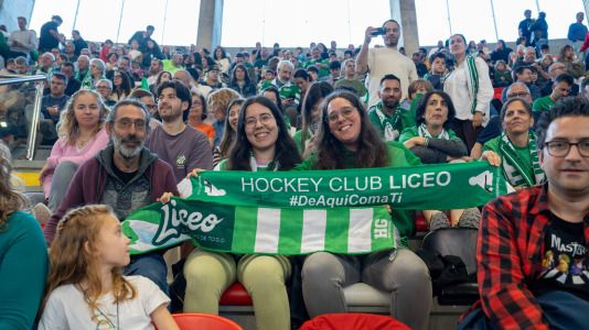 La afición verdiblanca animó el Palacio de los Deportes de Riazor en el primer partido del playoff