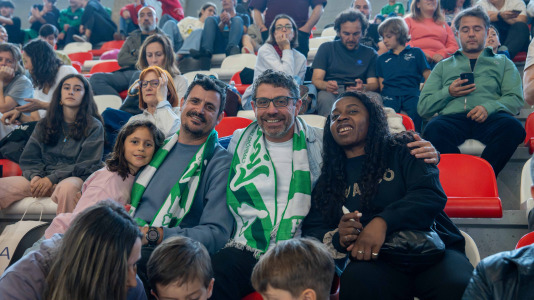 La afición verdiblanca animó el Palacio de los Deportes de Riazor en el primer partido del playoff