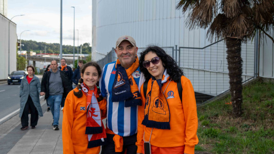 Miles de aficionados se dieron cita para el decisivo encuentro ante el Menorca