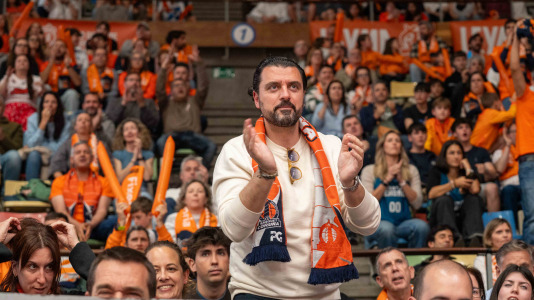 Miles de aficionados se dieron cita para el decisivo encuentro ante el Menorca