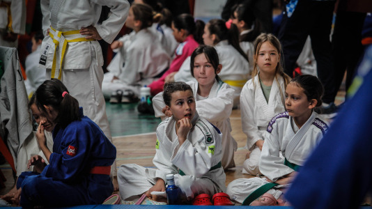 Los tatamis ocuparon el pabellón del colegio Liceo