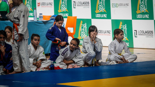 Los tatamis ocuparon el pabellón del colegio Liceo