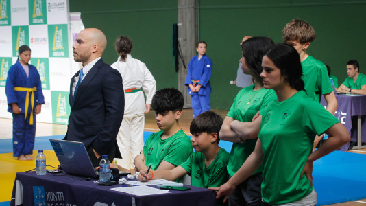 Los tatamis ocuparon el pabellón del colegio Liceo