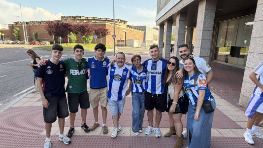 Casi 100 aficionados reciben al Dépor en el hotel de concentración en Valladolid