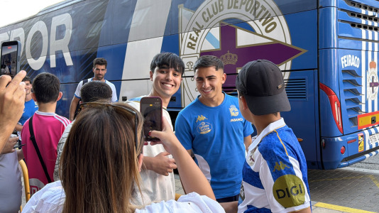 Casi 100 aficionados reciben al Dépor en el hotel de concentración en Valladolid