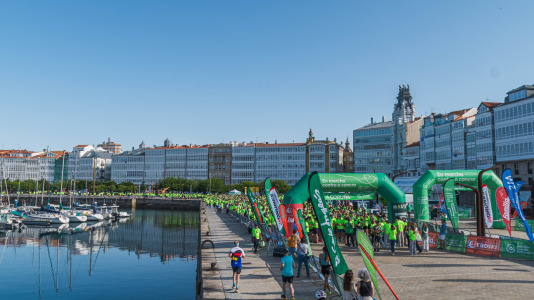 Corredores de todas las edades participaron en la prueba solidaria por las calles de A Coruña