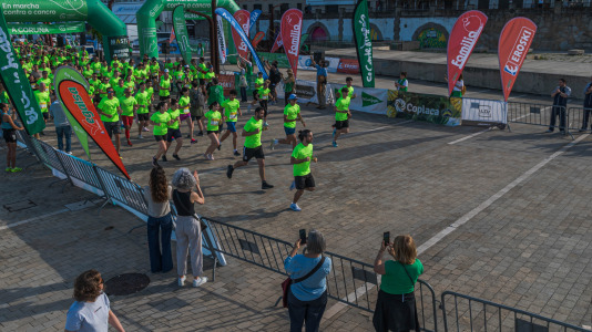 Corredores de todas las edades participaron en la prueba solidaria por las calles de A Coruña