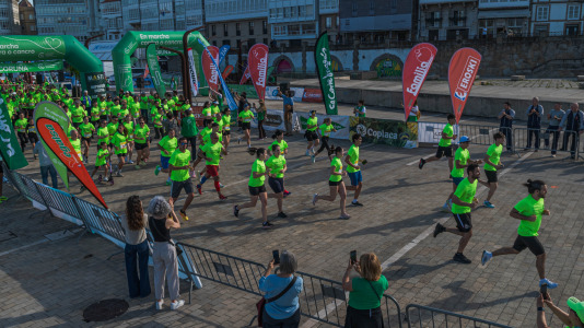 Corredores de todas las edades participaron en la prueba solidaria por las calles de A Coruña