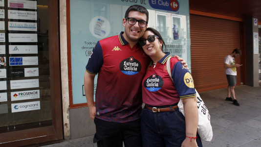 La afición blanquiazul toma las calles pucelanas en la previa al encuentro