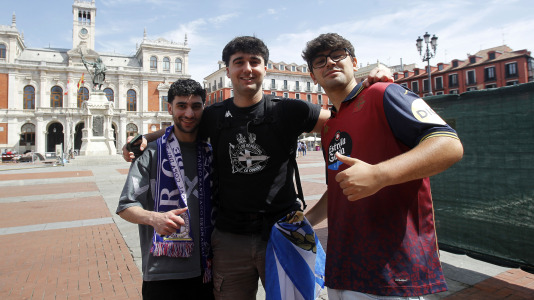 La afición blanquiazul toma las calles pucelanas en la previa al encuentro