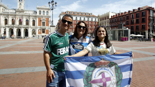 La afición blanquiazul toma las calles pucelanas en la previa al encuentro