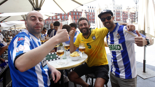La afición blanquiazul toma las calles pucelanas en la previa al encuentro