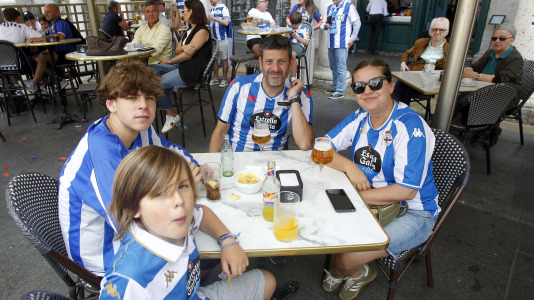 La afición blanquiazul toma las calles pucelanas en la previa al encuentro