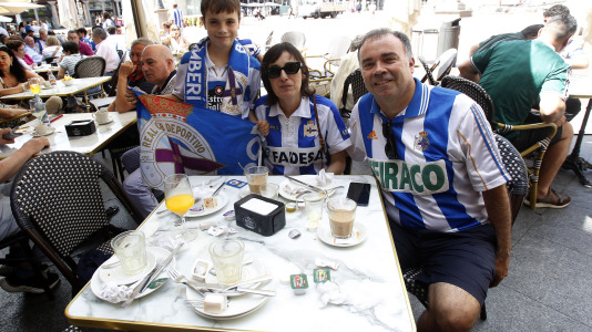 La afición blanquiazul toma las calles pucelanas en la previa al encuentro