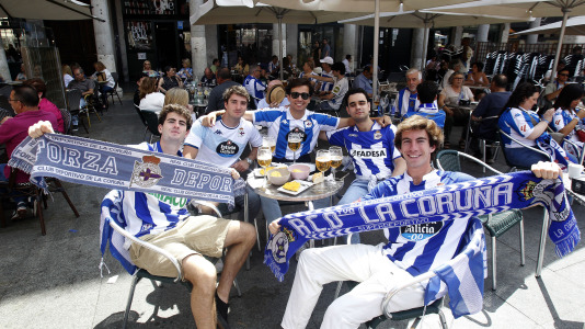 La afición blanquiazul toma las calles pucelanas en la previa al encuentro