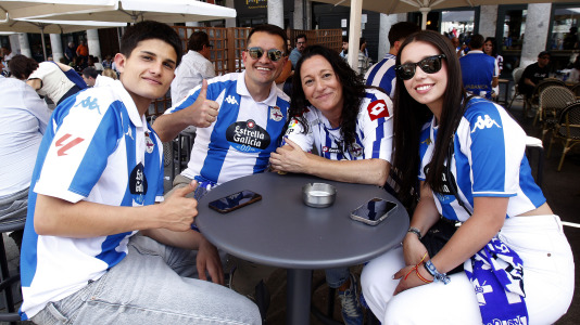 La afición blanquiazul toma las calles pucelanas en la previa al encuentro