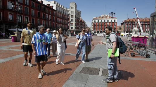 La afición blanquiazul toma las calles pucelanas en la previa al encuentro