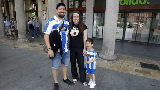 La afición blanquiazul toma las calles pucelanas en la previa al encuentro