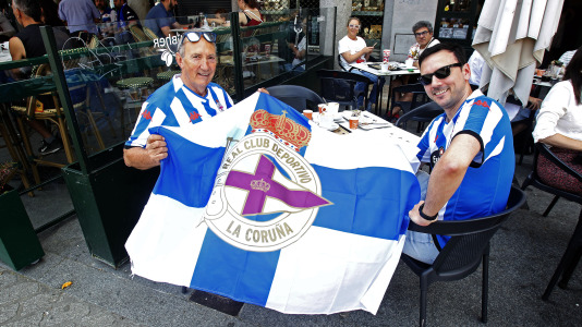 La afición blanquiazul toma las calles pucelanas en la previa al encuentro