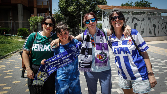 La afición blanquiazul toma las calles pucelanas en la previa al encuentro