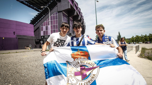La afición blanquiazul toma las calles pucelanas en la previa al encuentro