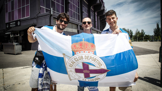 La afición blanquiazul toma las calles pucelanas en la previa al encuentro
