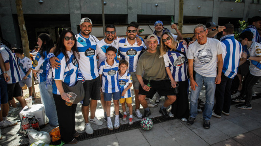 La afición blanquiazul toma las calles pucelanas en la previa al encuentro