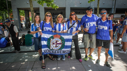 La afición blanquiazul toma las calles pucelanas en la previa al encuentro