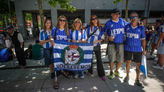 La afición blanquiazul toma las calles pucelanas en la previa al encuentro