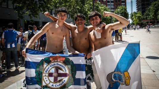 La afición blanquiazul toma las calles pucelanas en la previa al encuentro