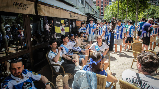 La afición blanquiazul toma las calles pucelanas en la previa al encuentro