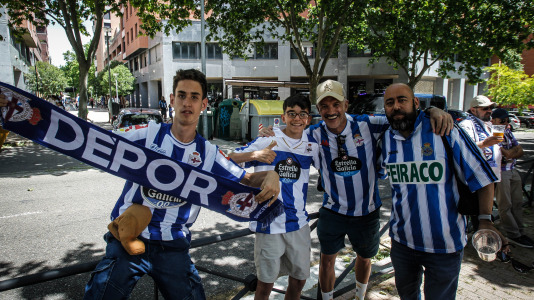 La afición blanquiazul toma las calles pucelanas en la previa al encuentro