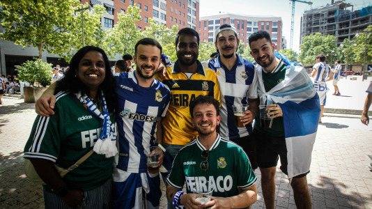 La afición blanquiazul toma las calles pucelanas en la previa al encuentro