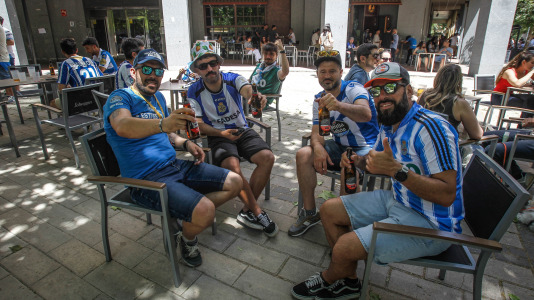 La afición blanquiazul toma las calles pucelanas en la previa al encuentro