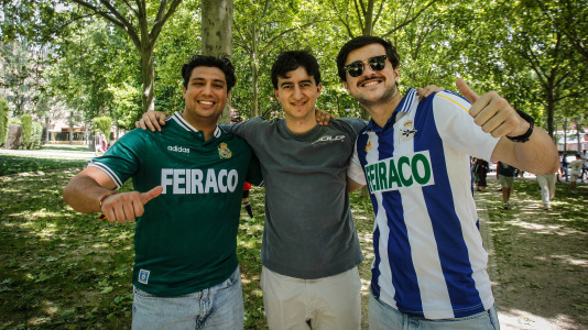 La afición blanquiazul toma las calles pucelanas en la previa al encuentro