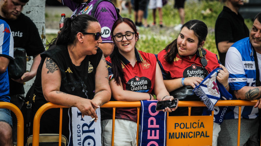La afición blanquiazul toma las calles pucelanas en la previa al encuentro