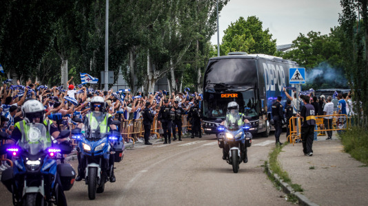 La afición blanquiazul toma las calles pucelanas en la previa al encuentro