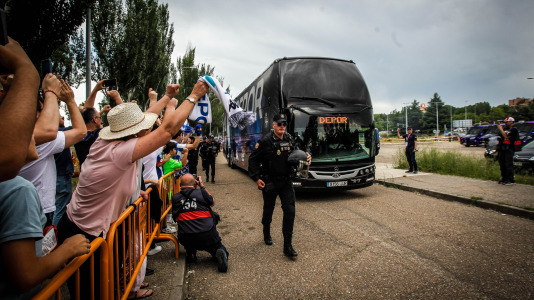 La afición blanquiazul toma las calles pucelanas en la previa al encuentro