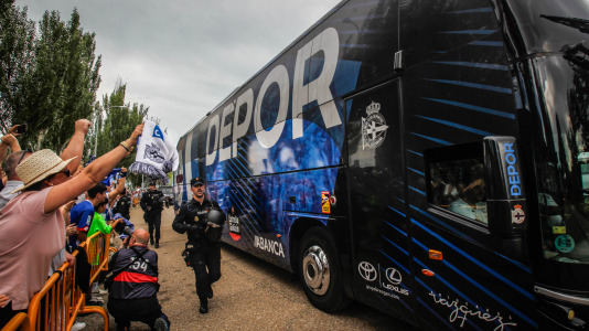 La afición blanquiazul toma las calles pucelanas en la previa al encuentro
