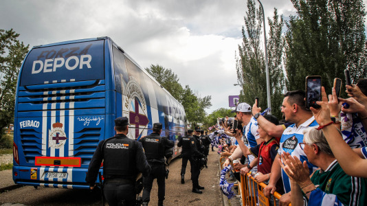 La afición blanquiazul toma las calles pucelanas en la previa al encuentro