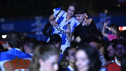 Miles de deportivistas, con Juan Carlos Escotet a la cabeza, disfrutaron antes y celebraron después con la plantilla en una noche para la historia