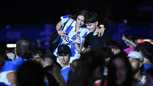 Miles de deportivistas, con Juan Carlos Escotet a la cabeza, disfrutaron antes y celebraron después con la plantilla en una noche para la historia