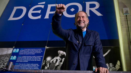 Miles de deportivistas, con Juan Carlos Escotet a la cabeza, disfrutaron antes y celebraron después con la plantilla en una noche para la historia