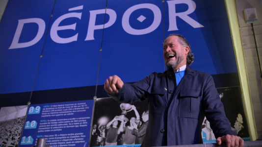 Miles de deportivistas, con Juan Carlos Escotet a la cabeza, disfrutaron antes y celebraron después con la plantilla en una noche para la historia