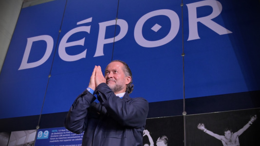 Miles de deportivistas, con Juan Carlos Escotet a la cabeza, disfrutaron antes y celebraron después con la plantilla en una noche para la historia
