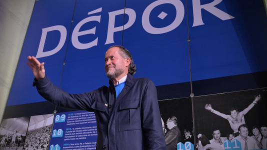 Miles de deportivistas, con Juan Carlos Escotet a la cabeza, disfrutaron antes y celebraron después con la plantilla en una noche para la historia